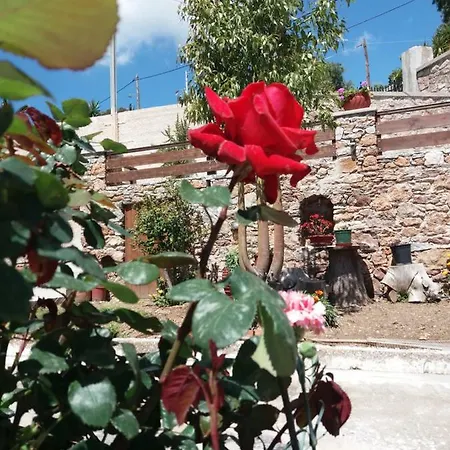 Filippos Villa's شقة إرموبولّي